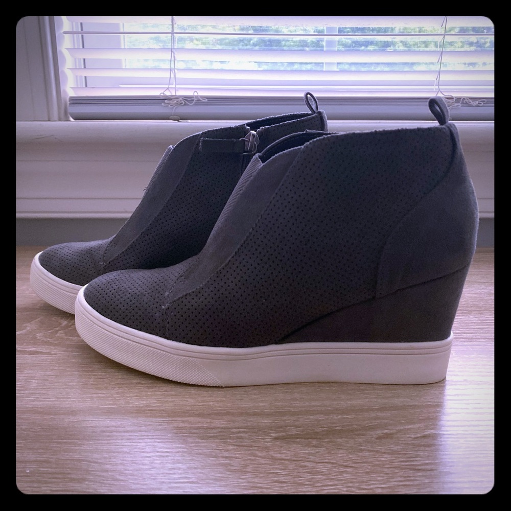 Gray MIA suede wedge sneaker booties size 8